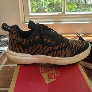 Vans women's UltraRange Rapidw Woven Tiger